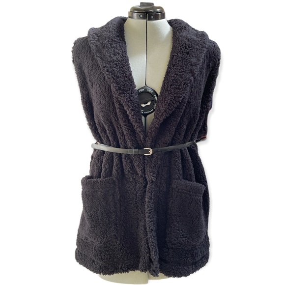 ⭐️Loft soft fuzzy open black vest - Picture 4 of 8
